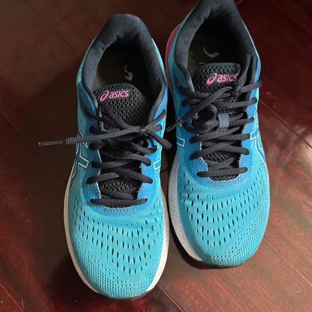 COPY - Woman’s ASICs size 10